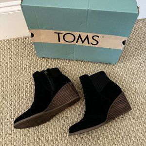 Tom’s Sadie Black Suede Ankle Boots 7